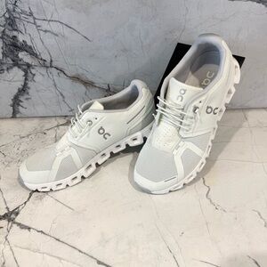 On Running Cloud 5 | Undyed White Athletic Shoes | Excellent condition